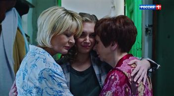 Yuliya Menshova, Galina Petrova, and Natalya Skomorokhova in Mezhdu nami, devochkami. Prodolzheniye: Episode #1.16 (2019