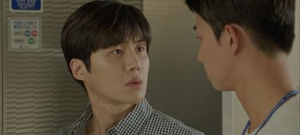 Kim Seon-Ho and Ki Do-Hoon in Catch the Ghost (2019)