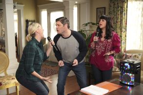 Jamie Denbo, Jay R. Ferguson, and Mary Hollis Inboden in The Real O'Neals (2016)