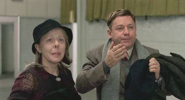 Liù Bosisio and Paolo Villaggio in Fantozzi 2 (1976)