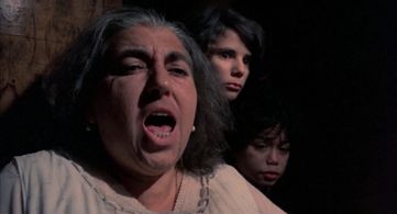 Marina Fasoli, Marco Marsili, and Linda Moretti in Ugly, Dirty and Bad (1976)