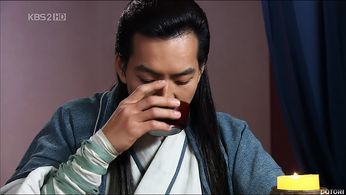 Song Il-guk in Emperor of the Sea (2004)