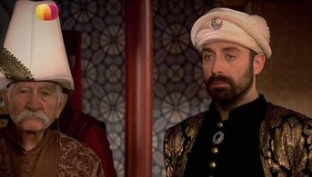 Arif Erkin Güzelbeyoglu and Halit Ergenç in The Magnificent Century (2011)