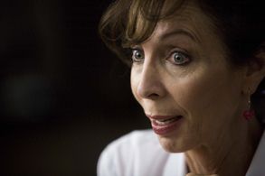 Rita Rudner in Love Hurts (2009)