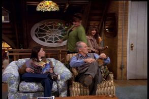 John Lithgow, Joseph Gordon-Levitt, and Elmarie Wendel in 3rd Rock from the Sun (1996)