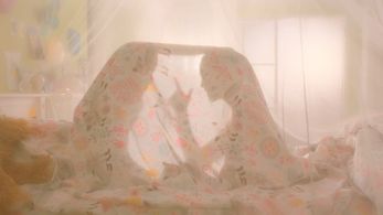 Isla Rose Hall as Young Bella & Young Kayla