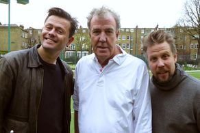 Jeremy Clarkson, Fredrik Wikingsson, and Filip Hammar in Jorden runt på 6 steg (2015)