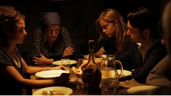 Still of Nina Torresi, Sara Alzetta, Valeria Colombo, Luca Magri and Marco Iannitello in La casa nel vento dei morti (20