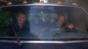 Gillian Anderson, David Duchovny, Jason Beghe, and Tom O'Rourke in The X-Files (1993)