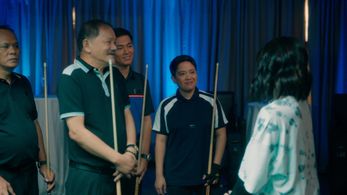 Django Bustamante, Johann Gonzales Chua, Rubilen Amit, and Efren 'Bata' Reyes in Bolera (2022)