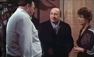 Evgeniy Evstigneev, Vyacheslav Nevinnyy, and Tamara Syomina in Eshchyo lyublyu, eshchyo nadeyus (1985)