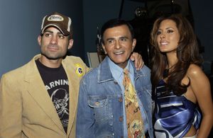 Radio personality Casey Kasem (c) and his children Mike and Kerri arrive at the Golden Dads Awards ceremony at the Peter