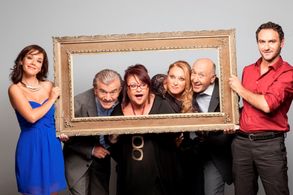 Renia Louizidou, Mirka Papakonstantinou, Giorgos Giannopoulos, Pavlos Orkopoulos, Meletis Ilias, and Vaso Laskaraki in T