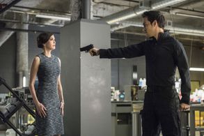 Teri Hatcher and Chris Wood in Supergirl (2015)