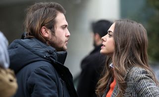 Aras Bulut Iynemli and Bensu Soral in Içerde (2016)