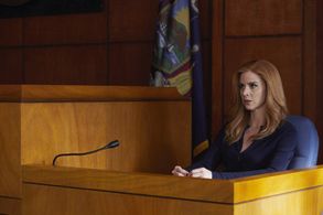 Sarah Rafferty in Suits (2011)