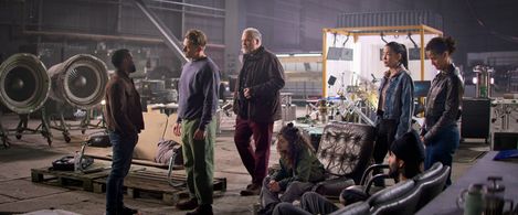 Vincent D'Onofrio, Kevin Hart, Gugu Mbatha-Raw, Úrsula Corberó, Billy Magnussen, Yun Jee Kim, and Viveik Kalra in Lift (