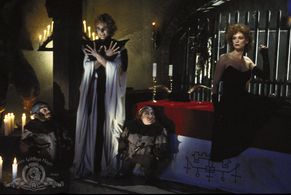 Tamara De Treaux, Michael Des Barres, Lisa Pelikan, and Peter Risch in Ghoulies (1984)