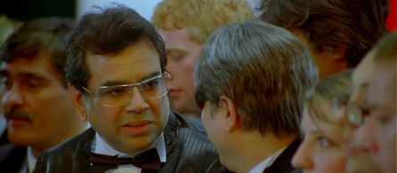 Paresh Rawal and Manoj Joshi in De Dana Dan (2009)