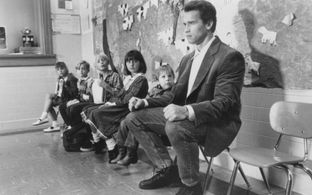 Arnold Schwarzenegger, Sarah Rose Karr, Ben McCreary, Justin Page, Peter Rakow, and Marissa Rosen in Kindergarten Cop (1