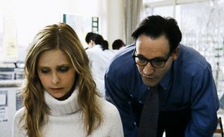 Sarah Michelle Gellar and Ted Raimi in The Grudge (2004)