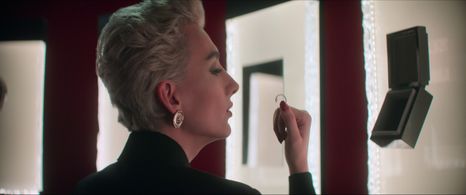 Mason Alexander Park in The Sandman (2022)