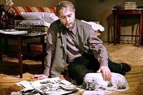 Vyacheslav Tikhonov in Belyy Bim Chernoe ukho (1977)