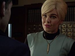 Robin Lord Taylor and Chelsea Spack in Gotham (2014)