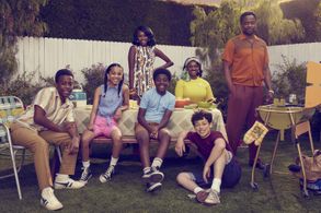 Dulé Hill, Saycon Sengbloh, Cory Long, Laura Kariuki, Julian Lerner, Milan, and Elisha Williams in The Wonder Years (202