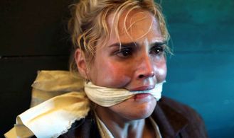 Camille Lou in Women at War: Épisode 7 (2022)