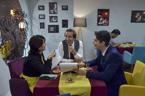 Mani Kasraian, Ramsin Kebriti, and Baharak Salehniya in Café Piano (2017)