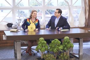 Andrea Barber and Bob Saget in Fuller House (2016)