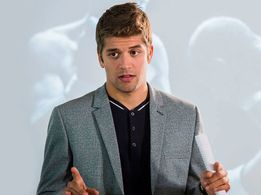 Mikhaïl Ahooja in Sharp (2015)