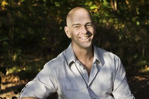 DAVID FÄRDMAR: Director.Producer.Screenwriter.Casting Director Rolands Hörna Film/Sweden david@rolandshorna.se www.rolan