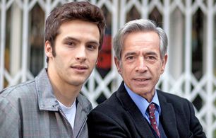 Imanol Arias and Ricardo Gómez in Cuéntame (2001)