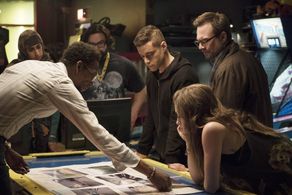 Christian Slater, Ron Cephas Jones, Rami Malek, Carly Chaikin, Azhar Khan, and Sunita Mani in Mr. Robot (2015)