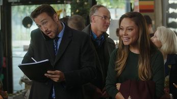 Vanessa Lachey and Brendon Zub in A Twist of Christmas (2018)