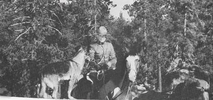 John Preston, Dynamite the Horse, and Captain King of Dogs in Timber Terrors (1935)