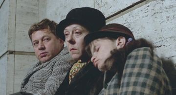 Liù Bosisio, Plinio Fernando, and Paolo Villaggio in Fantozzi 2 (1976)