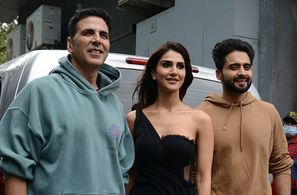 Akshay Kumar, Jackky Bhagnani, and Vaani Kapoor at an event for Bellbottom (2021)