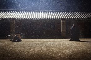 Lee Byung-hun and Kim Go-eun in Memories of the Sword (2015)