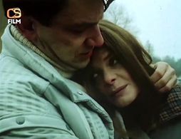 Zuzana Bydzovská and Ivan Gübel in Figurky ze smantu (1987)