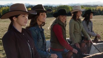 Amber Marshall, Michelle Morgan, Kaitlyn Leeb, Alisha Newton, and Madison Cheeatow in Heartland (2007)