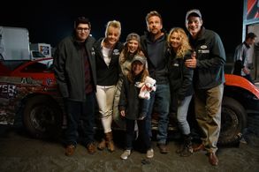 Sean Patrick Flanery, Amanda Detmer, John Ducey, Christina Moore, Grace Van Dien, Matthew Joel Kranyak, and Ellison Asht