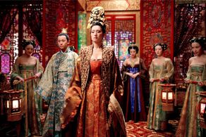 Gong Li and Junjie Qin in Curse of the Golden Flower (2006)