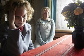 Carina Wiese and Sonja Gerhardt in Deutschland 83 (2015)
