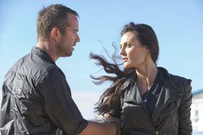 Sullivan Stapleton and Lyne Renée in Strike Back (2010)