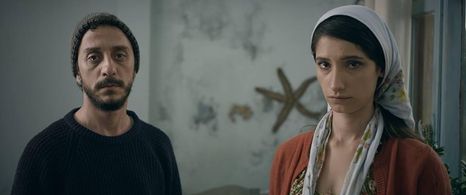 Hakan Karsak and Nilay Erdönmez in Denize (2016)