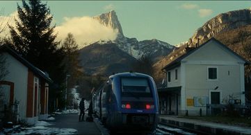 Isabelle Huppert and Roman Kolinka in Things to Come (2016)