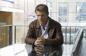 Joel Gretsch in V (2009)